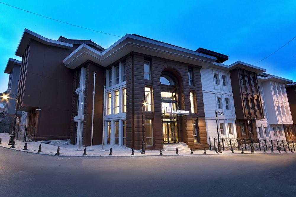 Millennium Istanbul Golden Horn Hotel Luaran gambar The headquarters of the university in the center of the city