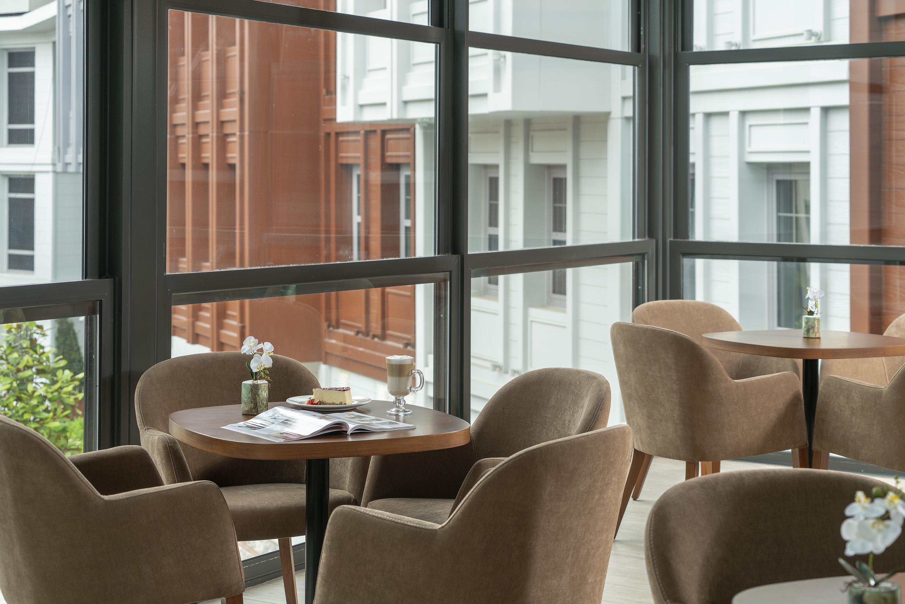 Millennium Istanbul Golden Horn Hotel Luaran gambar The Lounge at the hotel