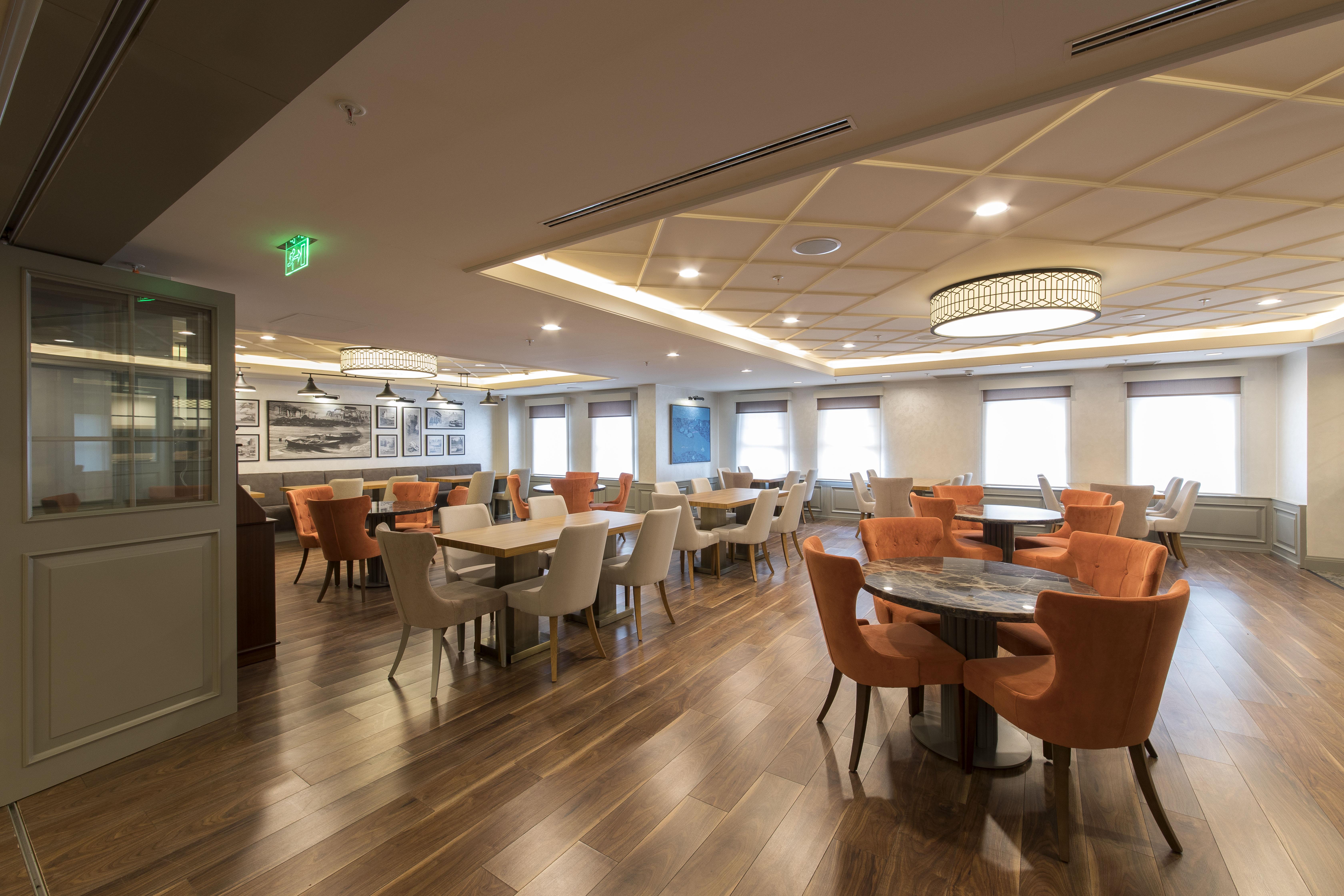 Millennium Istanbul Golden Horn Hotel Luaran gambar The lounge at the airport