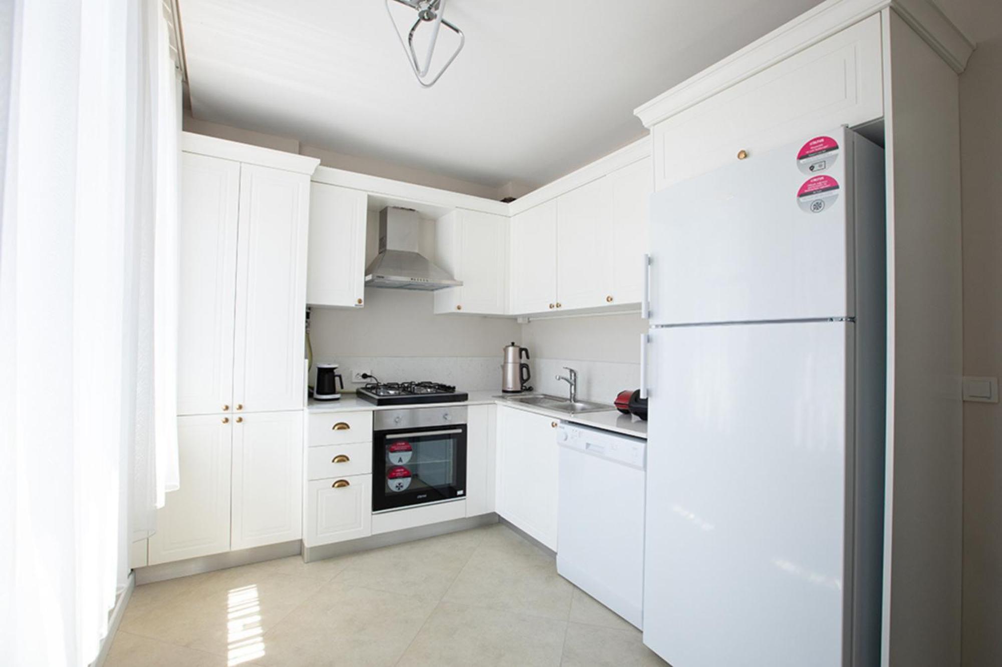 Millennium Istanbul Golden Horn Hotel Luaran gambar A modern kitchen