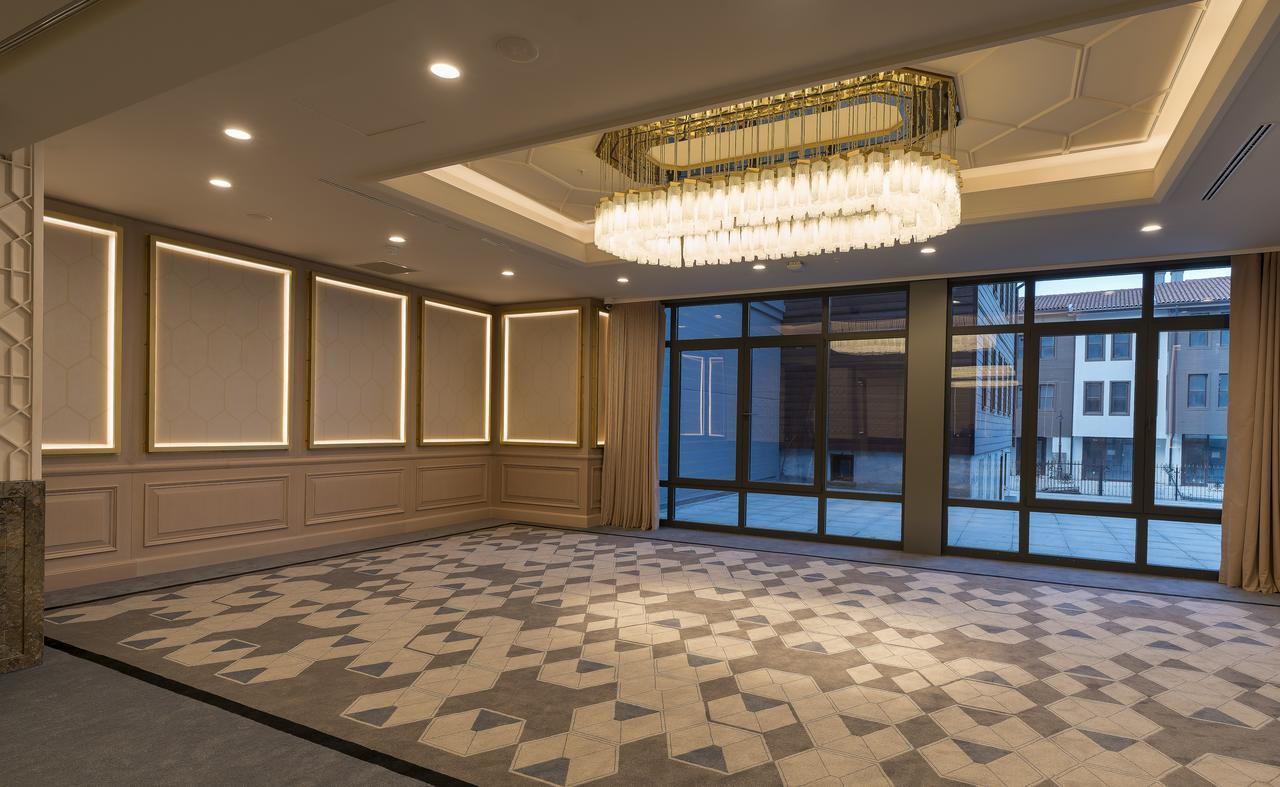 Millennium Istanbul Golden Horn Hotel Luaran gambar The interior of the hotel